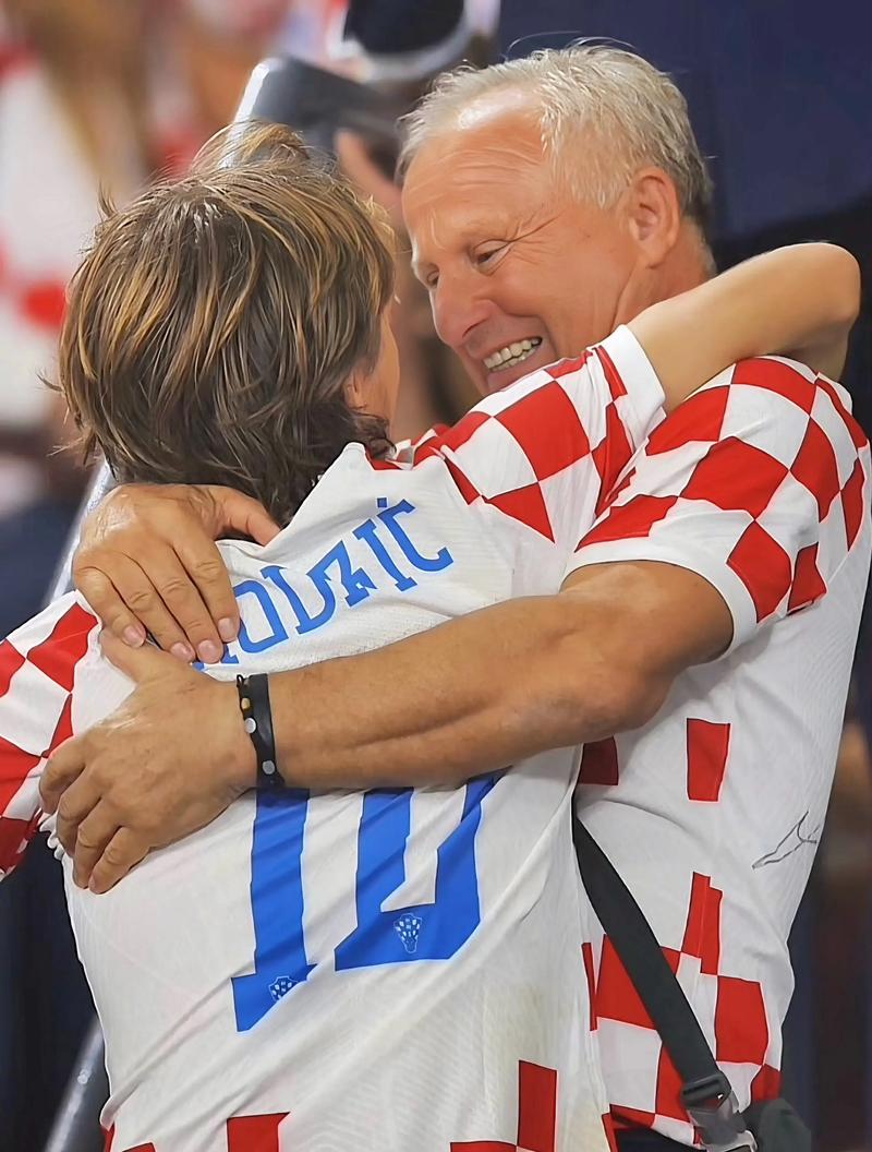 3-2伯恩茅斯，桑德兰队史首次英超联赛两球落后逆转取胜