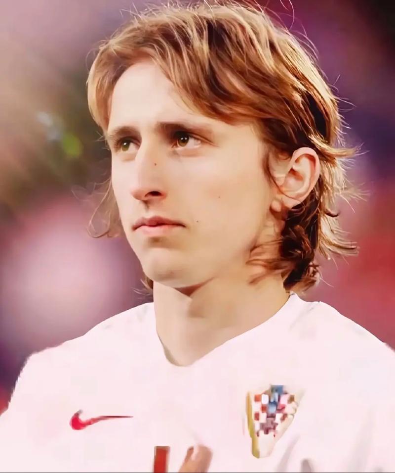 曼联新帝星已定申请转会，一周双赛却无缘出场！阿莫林解释不用原因