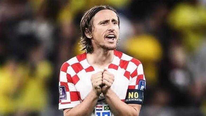 独行侠新太子？赛后众多球迷等待弗拉格签名合影